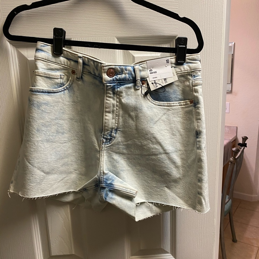 Express womens mid rise shorts